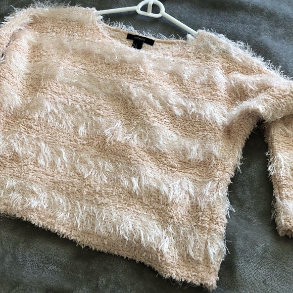Forever21 light peachy/pink color semi-cropped sweater size small - Picture 6 of 7